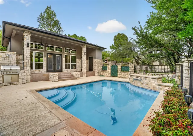 Photo 1 of Single family home for sale at 9704 Ravenswood Rd, Granbury, TX 76049 | MLS# 21234367 | Listing updated on 2026-07-06