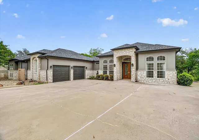 Photo 2 of Single family home for sale at 9704 Ravenswood Rd, Granbury, TX 76049 | MLS# 21234367 | Listing updated on 2026-07-06