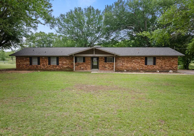 Homes for sale in Mount Pleasant, TX | 4006 Mark Ln, Mount Pleasant, TX 75455 | MLS# 21255792
