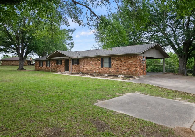 Homes for sale in Mount Pleasant, TX | 4006 Mark Ln, Mount Pleasant, TX 75455 | MLS# 21255792