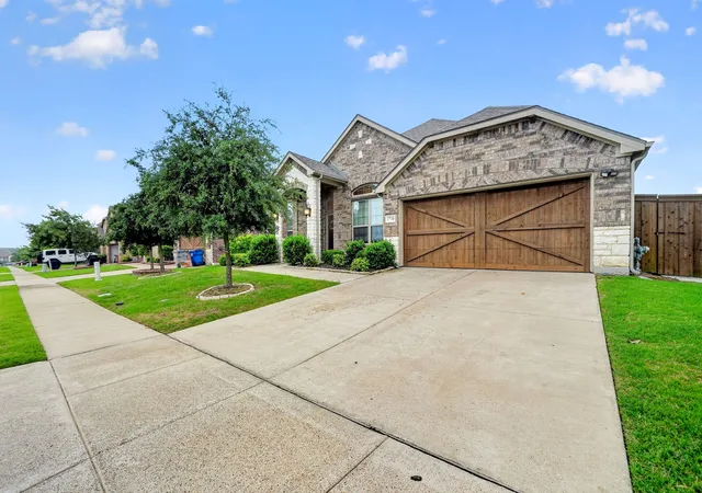Photo 3 of Single family home for sale at 1748 Amalfi Dr, Rockwall, TX 75032 | MLS# 21252407 | Listing updated on 2026-08-26