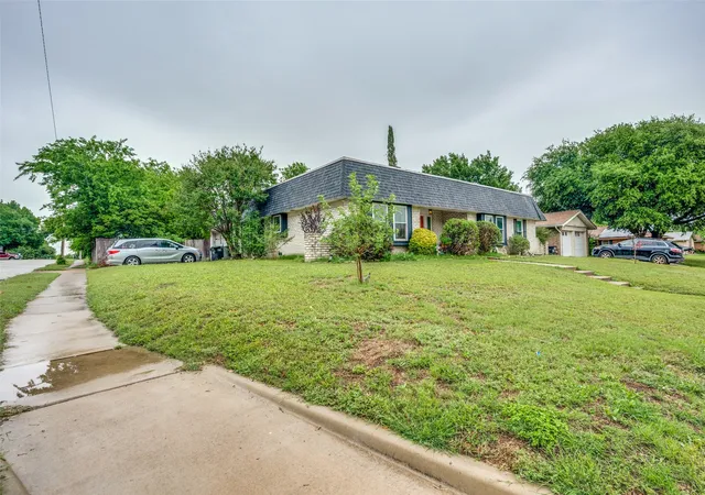 Homes for sale in Fort Worth, TX | 1616 Country Manor Rd, Fort Worth, TX 76134 | MLS# 21255302