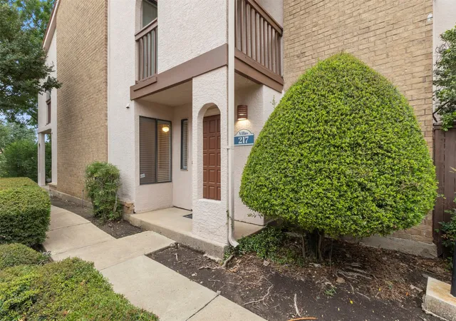 Photo 2 of Condo for sale at 563 Ranch Trl #217, Irving, TX 75063 | MLS# 21256019 | Listing updated on 2026-07-28