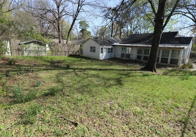 Homes for sale in Paris, TX | 718 24th St Se, Paris, TX 75460 | MLS# 21234087
