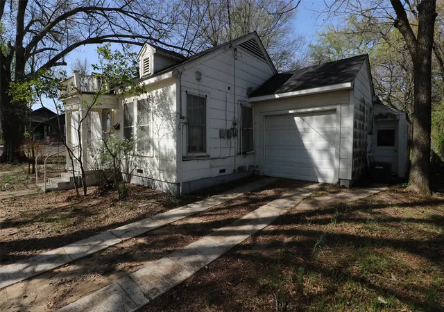 Homes for sale in Paris, TX | 718 24th St Se, Paris, TX 75460 | MLS# 21234087