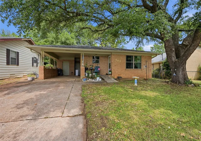 Homes for sale in Denison, TX | 707 W Brock St, Denison, TX 75020 | MLS# 21254272