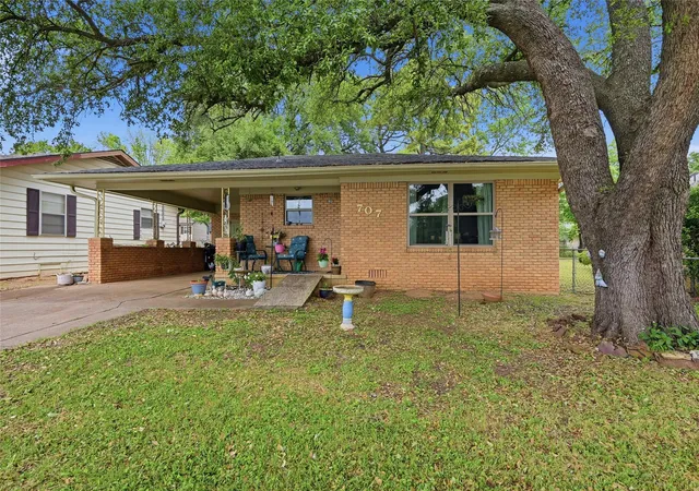 Homes for sale in Denison, TX | 707 W Brock St, Denison, TX 75020 | MLS# 21254272