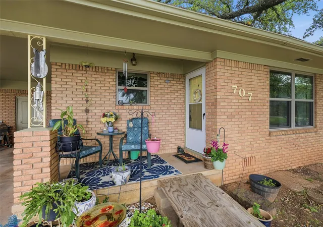 Photo 4 of Single family home for sale at 707 W Brock St, Denison, TX 75020 | MLS# 21254272 | Listing updated on 2026-07-05