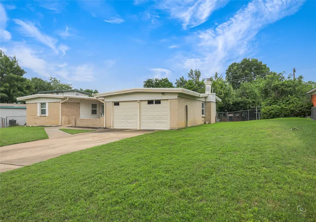 Photo 2 of Sale Pending at 8033 Pinewood Dr, Benbrook, TX 76116 | MLS# 21255283 | Listing updated on 2026-08-30