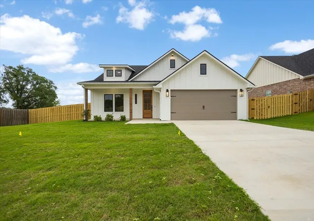 Homes for sale in Lindale, TX | 16429 Clearview Dr, Lindale, TX 75771 | MLS# 21256262