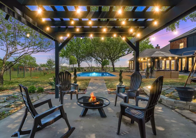 Photo 3 of Single family home for sale at 2201 E Fm 813, Ennis, TX 75119 | MLS# 21232357 | Listing updated on 2026-10-06