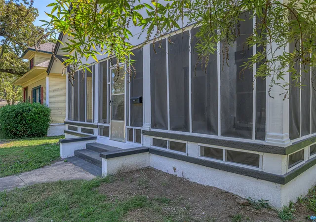 Homes for sale in Denison, TX | 708 W Texas St, Denison, TX 75020 | MLS# 21255889