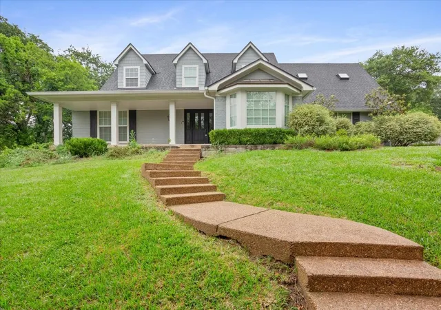 Photo 1 of Sale Pending at 402 Shadow Mountain Dr, Woodway, TX 76712 | MLS# 21255972 | Listing updated on 2026-10-03