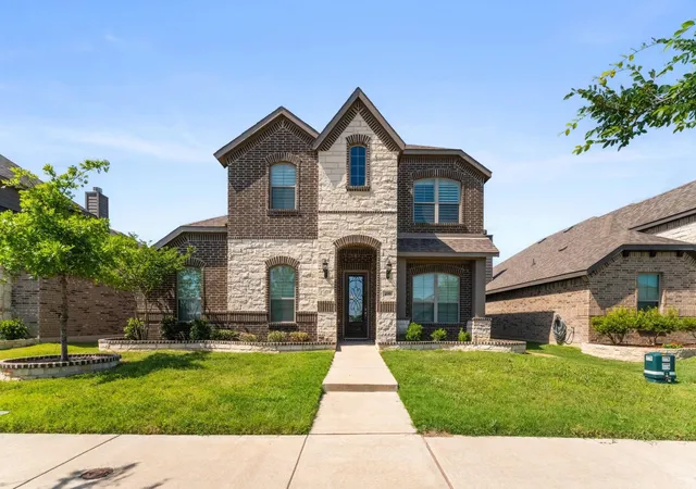 Photo 2 of Single family home for sale at 499 Washington Ave, Waxahachie, TX 75165 | MLS# 21254848 | Listing updated on 2026-10-07