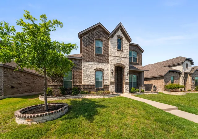 Photo 3 of Single family home for sale at 499 Washington Ave, Waxahachie, TX 75165 | MLS# 21254848 | Listing updated on 2026-10-07