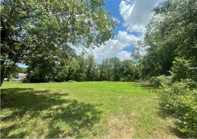 Photo 4 of Land for sale at 1127 W End St, Terrell, TX 75160 | MLS# 21256465 | Listing updated on 2026-07-26