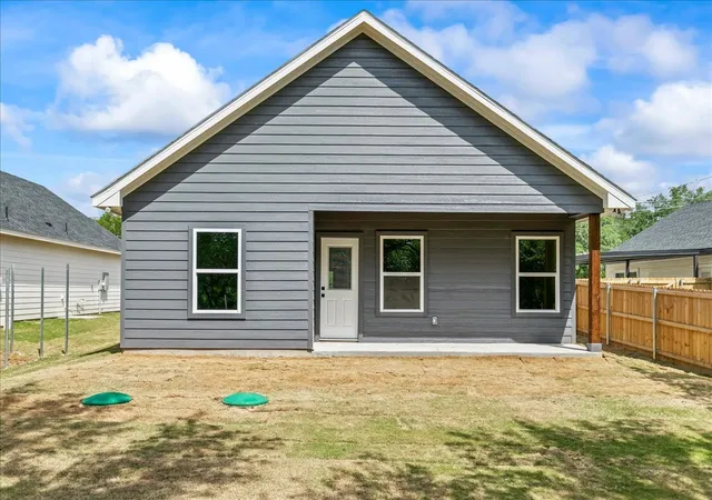 Homes for sale in Granbury, TX | 805 Arrowhead Ct, Granbury, TX 76048 | MLS# 21256311