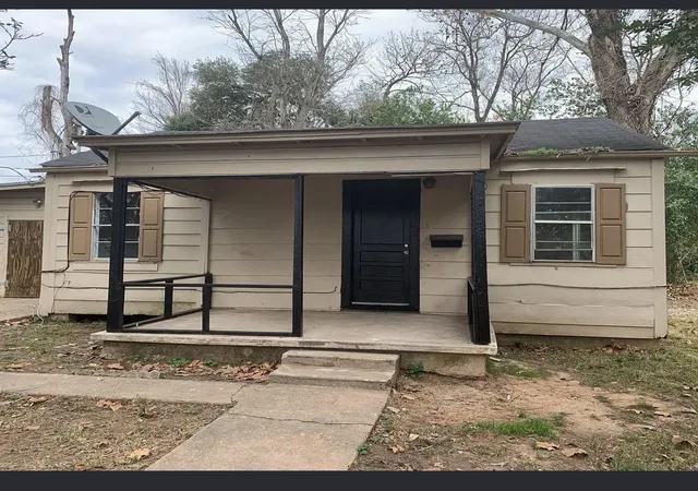 Homes for sale in Bossier City, LA | 1902 Traffic St, Bossier City, LA 71111 | MLS# 21256431