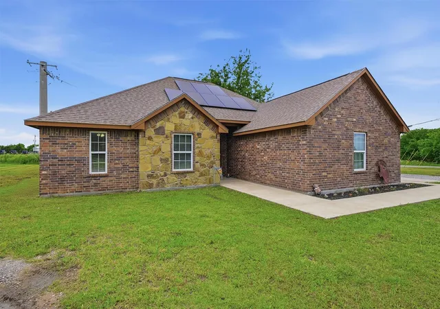 Photo 3 of Single family home for sale at 508 Simpson Dr, Sherman, TX 75092 | MLS# 21255807 | Listing updated on 2026-08-25