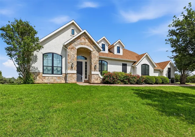 1st image of 10400 Los Rios Dr, Fort Worth, TX 76179 | MLS# 21255360