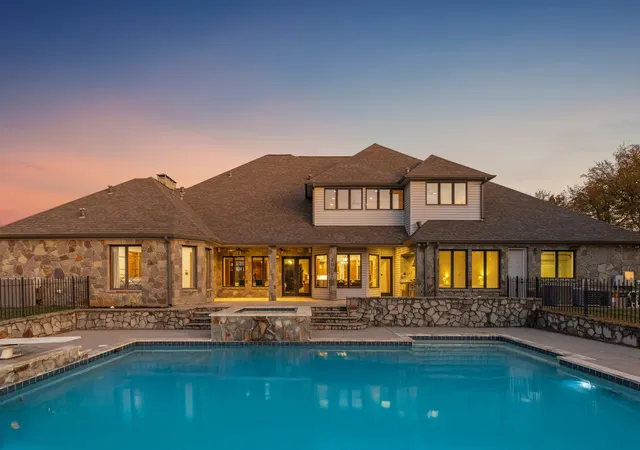 Photo 1 of Mansion for sale at 362 Woodland Hills Dr, Sherman, TX 75092 | MLS# 21256487 | Listing updated on 2026-08-18