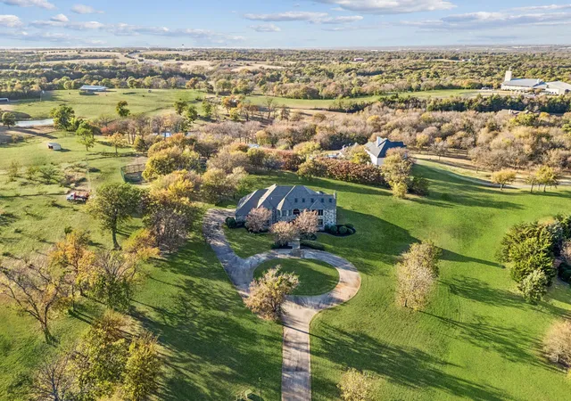 Photo 2 of Mansion for sale at 362 Woodland Hills Dr, Sherman, TX 75092 | MLS# 21256487 | Listing updated on 2026-08-18