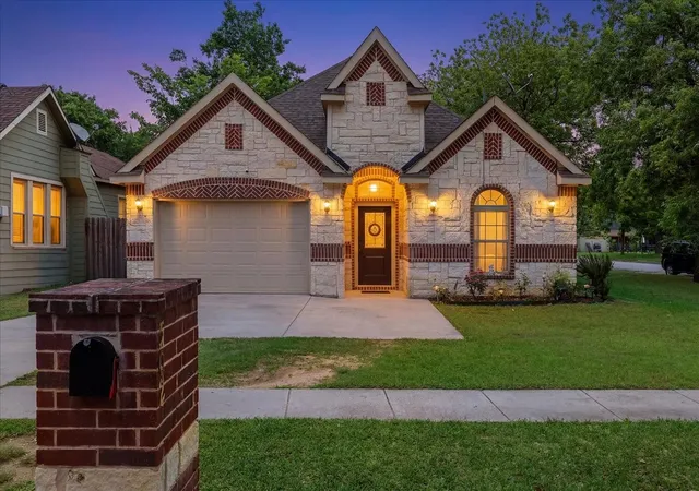 Photo 1 of Single family home for sale at 502 Ritchey St, Gainesville, TX 76240 | MLS# 21256055 | Listing updated on 2026-08-22