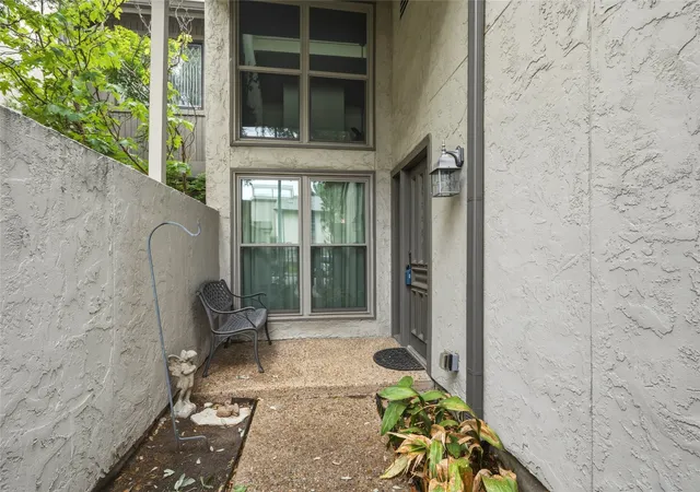 Photo 2 of Sale Pending at 9319 Chimney Corner Ln, Dallas, TX 75243 | MLS# 21252187 | Listing updated on 2026-09-18