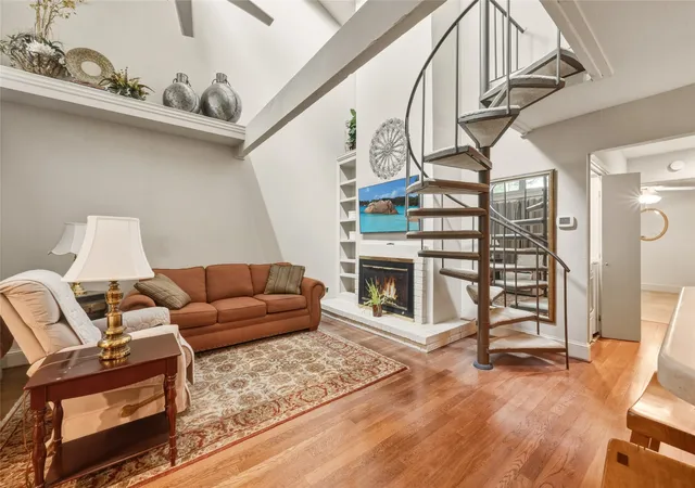 Photo 4 of Sale Pending at 9319 Chimney Corner Ln, Dallas, TX 75243 | MLS# 21252187 | Listing updated on 2026-09-18