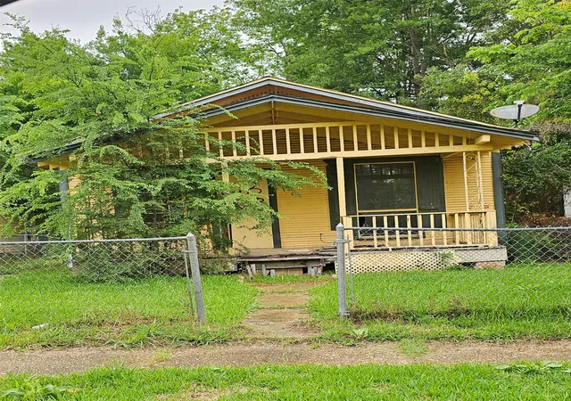 Photo 1 of Single family home for sale at 2952 Desoto St, Shreveport, LA 71109 | MLS# 21255202 | Listing updated on 2026-07-22