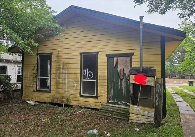 Photo 3 of Single family home for sale at 2952 Desoto St, Shreveport, LA 71109 | MLS# 21255202 | Listing updated on 2026-07-22