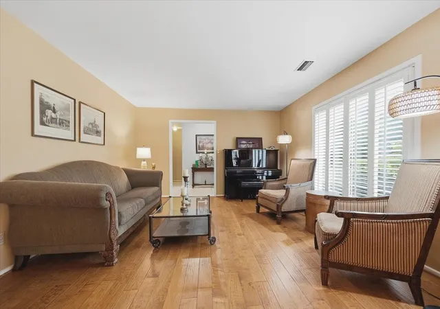 5th image of 4017 Hildring Dr E, Fort Worth, TX 76109 | MLS# 21255719