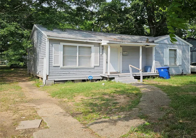 Photo 2 of Single family home for sale at 437 W 75th St, Shreveport, LA 71106 | MLS# 21255191 | Listing updated on 2026-07-22