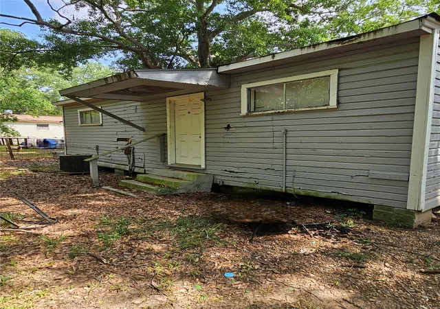 Photo 3 of Single family home for sale at 437 W 75th St, Shreveport, LA 71106 | MLS# 21255191 | Listing updated on 2026-07-22