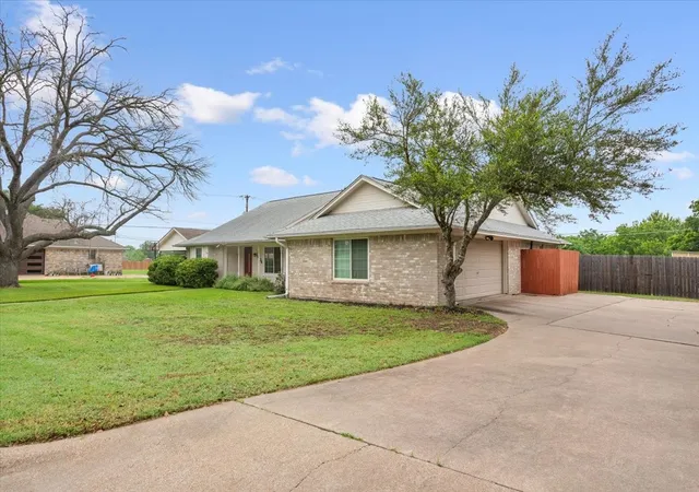 Photo 3 of Single family home for sale at 1004 Tillamook St, Hewitt, TX 76643 | MLS# 21254802 | Listing updated on 2026-08-20
