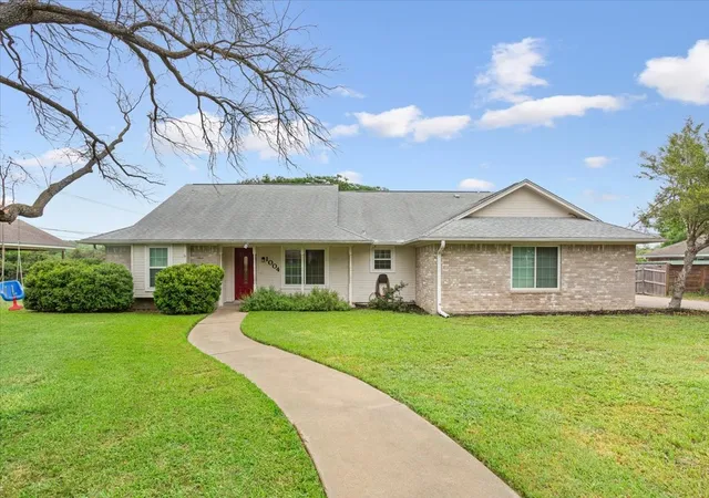 Photo 3 of Single family home for sale at 1004 Tillamook St, Hewitt, TX 76643 | MLS# 21254802 | Listing updated on 2026-08-20