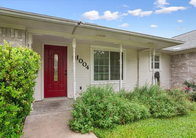 Photo 4 of Single family home for sale at 1004 Tillamook St, Hewitt, TX 76643 | MLS# 21254802 | Listing updated on 2026-08-20