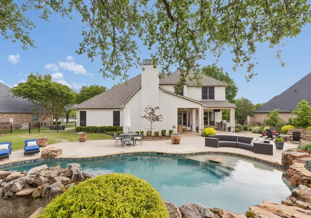 Photo 2 of Single family home for sale at 156 Stoneleigh Dr, Rockwall, TX 75032 | MLS# 21238044 | Listing updated on 2026-09-19