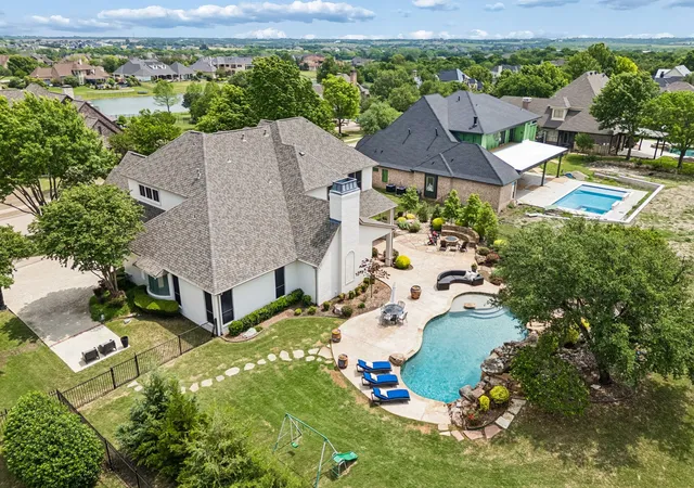 Photo 3 of Single family home for sale at 156 Stoneleigh Dr, Rockwall, TX 75032 | MLS# 21238044 | Listing updated on 2026-09-19
