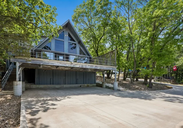 Photo 3 of Single family home for sale at 86 Queens Dr, Pottsboro, TX 75076 | MLS# 21230037 | Listing updated on 2026-09-17
