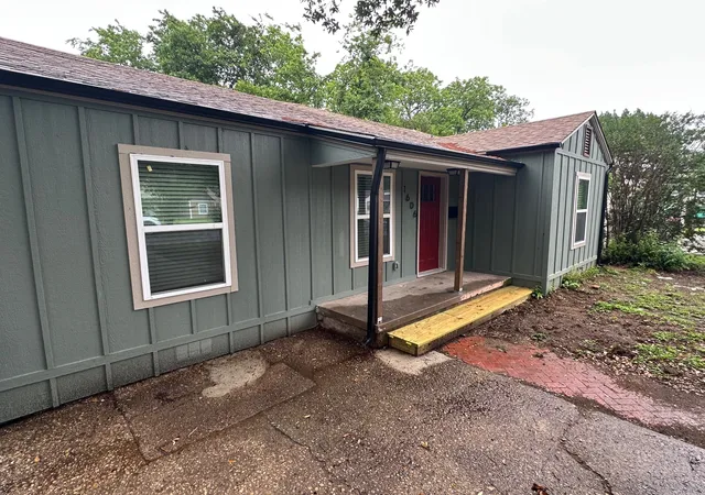 Photo 2 of Single family home for sale at 1606 Cherry Ave, Corsicana, TX 75110 | MLS# 21256872 | Listing updated on 2026-07-16