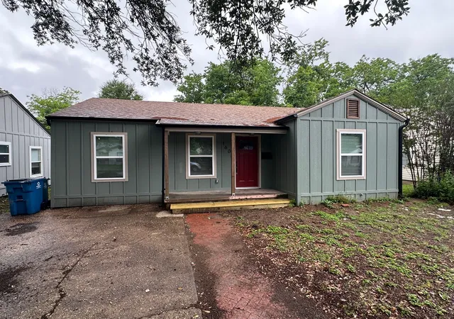 Photo 3 of Single family home for sale at 1606 Cherry Ave, Corsicana, TX 75110 | MLS# 21256872 | Listing updated on 2026-07-16