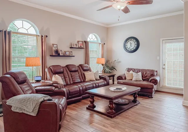 Photo 3 of Sale Pending at 1504 Wade St, Corsicana, TX 75110 | MLS# 21256238 | Listing updated on 2026-10-01