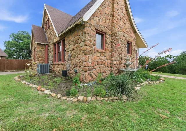 Photo 3 of Single family home for sale at 514 S Dixie St, Eastland, TX 76448 | MLS# 21256217 | Listing updated on 2026-07-20