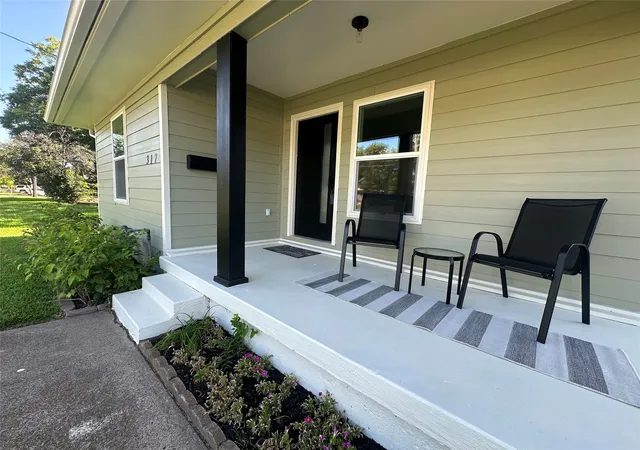 Photo 1 of Single family home for sale at 317 S Walker St, Mesquite, TX 75149 | MLS# 21250198 | Listing updated on 2026-08-22