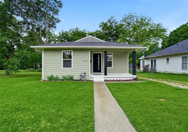 Photo 3 of Single family home for sale at 317 S Walker St, Mesquite, TX 75149 | MLS# 21250198 | Listing updated on 2026-08-22