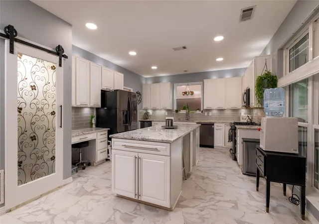 Photo 2 of Single family home for sale at 3517 Castlewood Ct, Flower Mound, TX 75022 | MLS# 21253356 | Listing updated on 2026-08-29