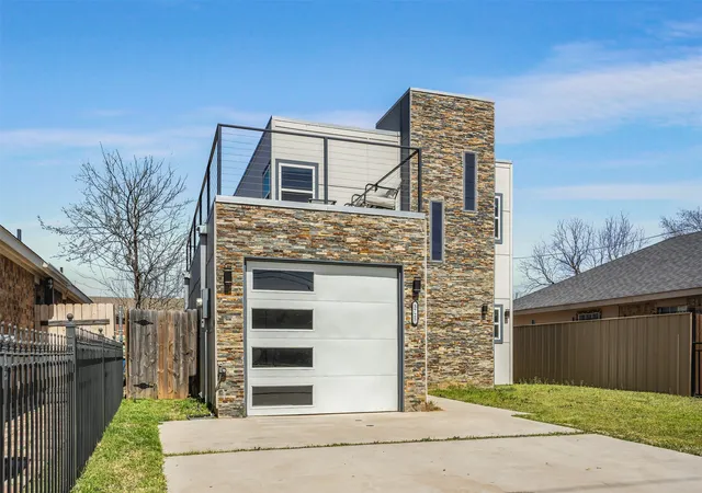 Photo 4 of Single family home for sale at 3725 Toronto St, Dallas, TX 75212 | MLS# 21256806 | Listing updated on 2026-09-21