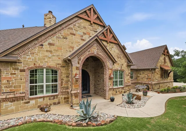 Photo 1 of Single family home for sale at 6751 Robinson Canyon Rd, Aubrey, TX 76227 | MLS# 21252392 | Listing updated on 2026-07-12