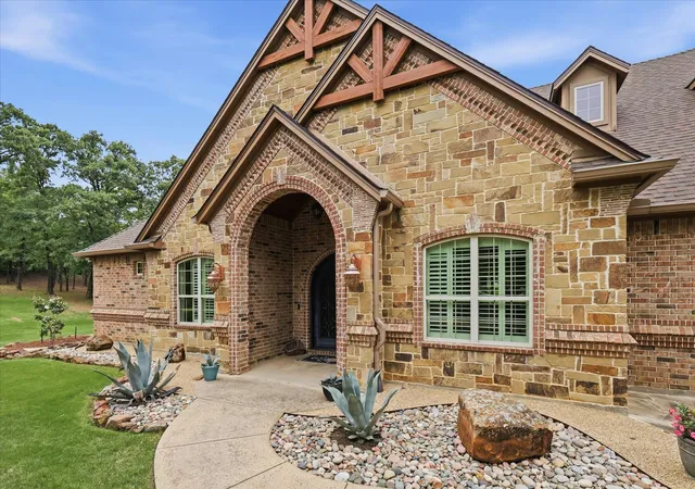 Photo 2 of Single family home for sale at 6751 Robinson Canyon Rd, Aubrey, TX 76227 | MLS# 21252392 | Listing updated on 2026-07-12